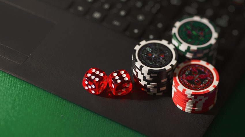 How to manage your bankroll when playing baccarat online